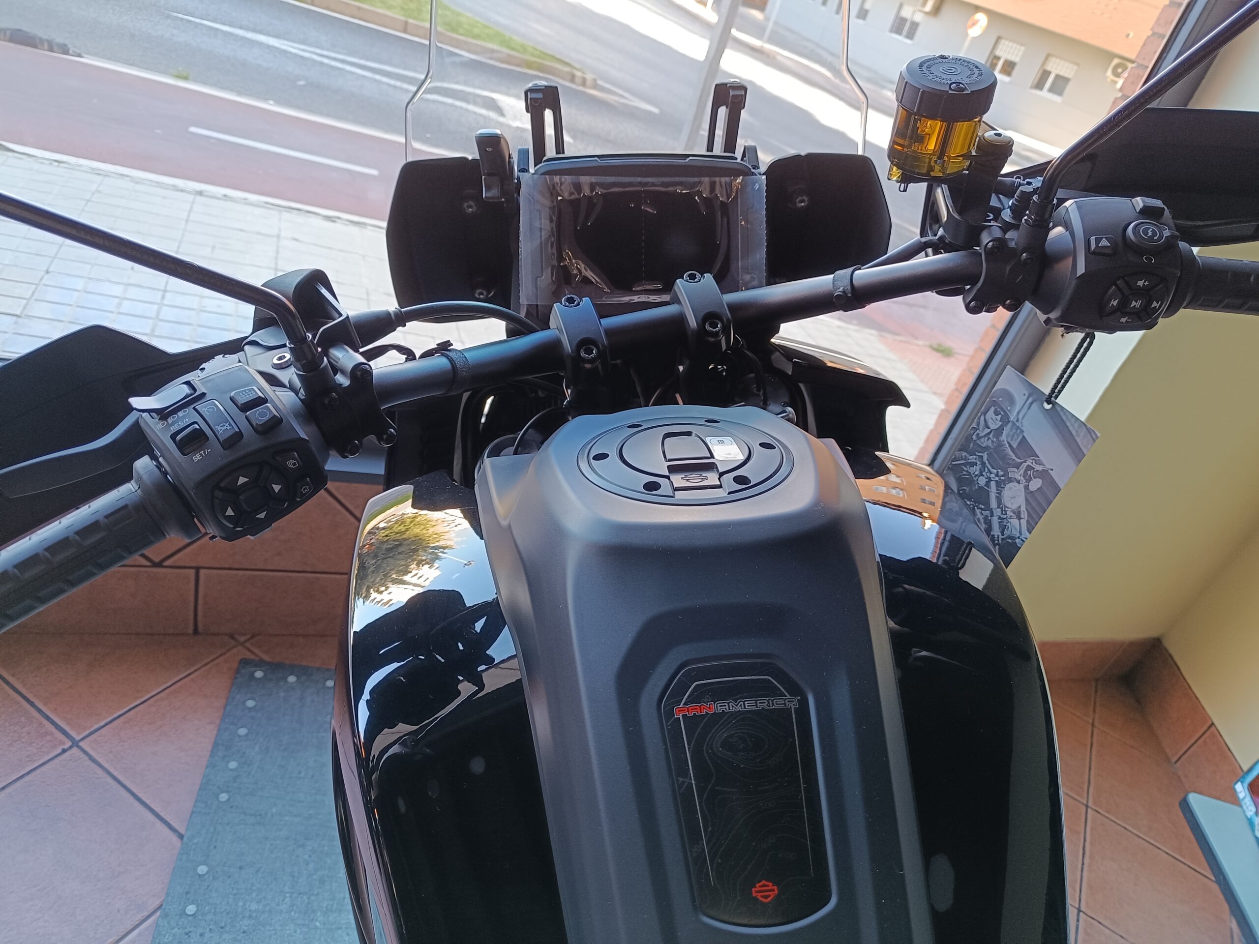 Pan America 1250 S Vivid Black - Imagen 5