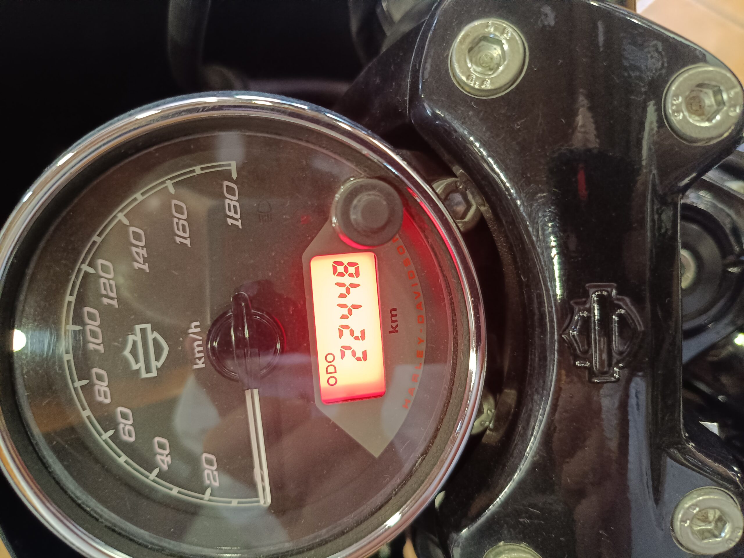 STREET 750 Black - Imagen 2