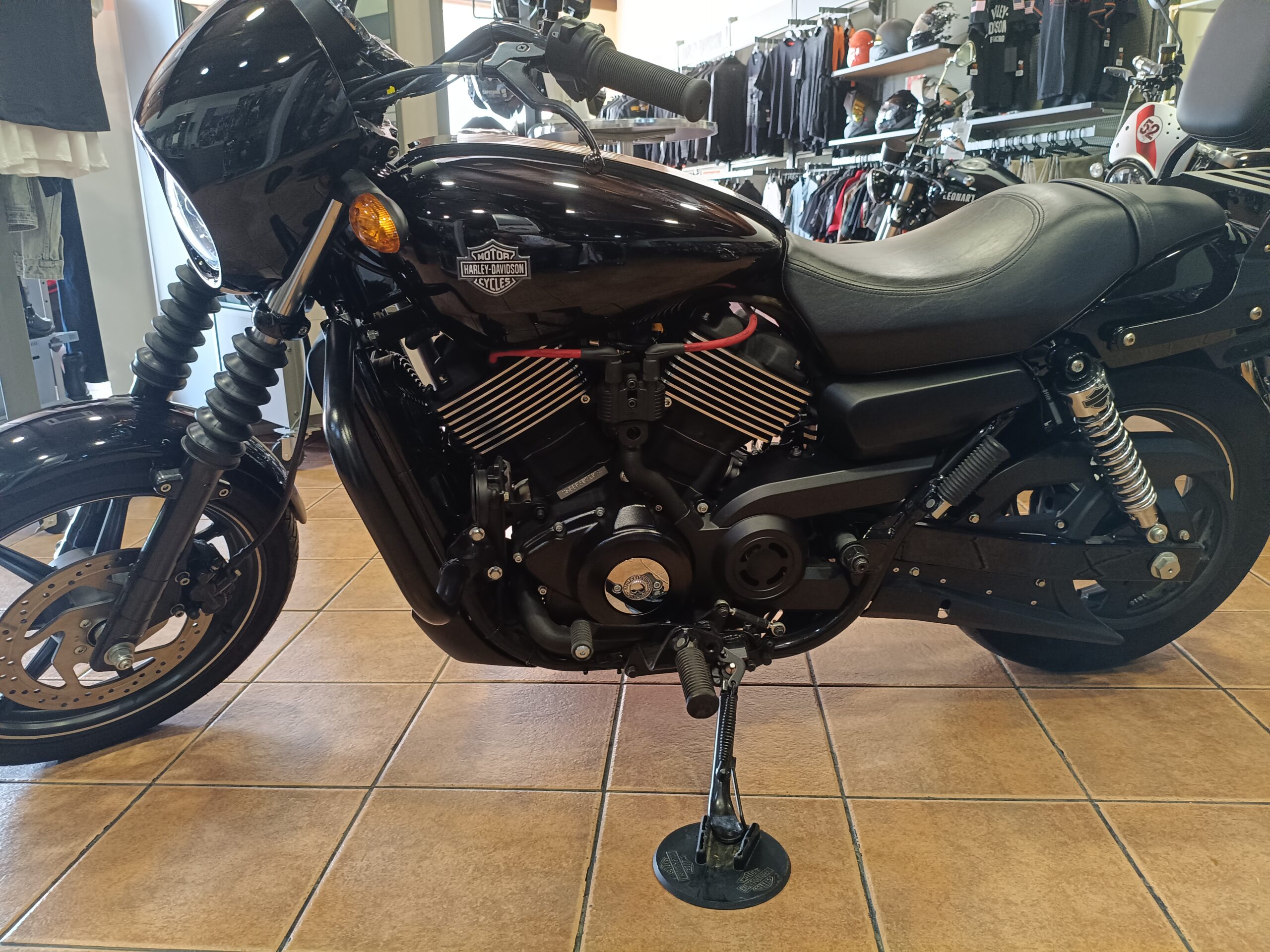 STREET 750 Black - Imagen 3